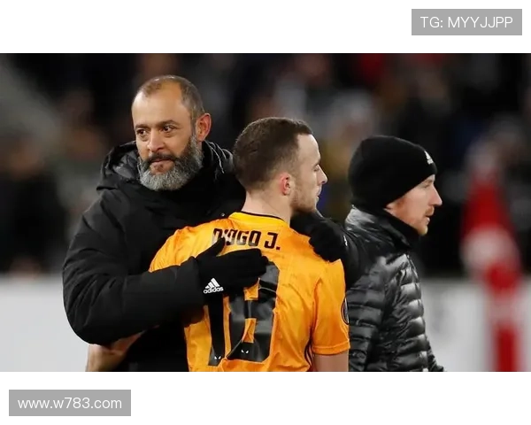 狼队红军球迷同声致敬若塔 18 20分钟共鸣